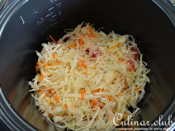 Баранина, тушеная с квашеной капустой и рисом в мульте