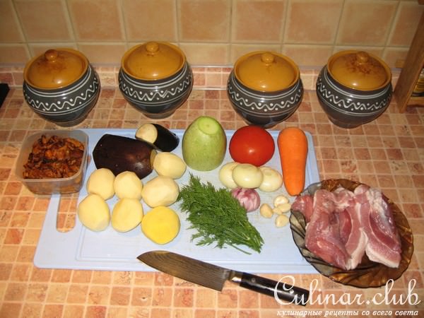 Свинина с овощами запеченая в горшочке