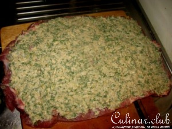 Рулет из свинины с грушами и сыром