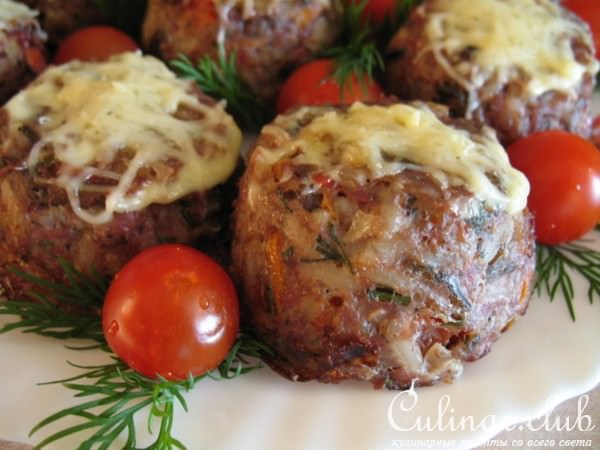 Мясные кексы с наполнителями