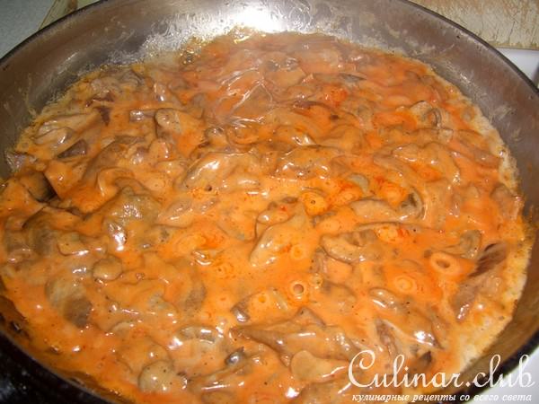 Котлеты с творогом и грибным соусом