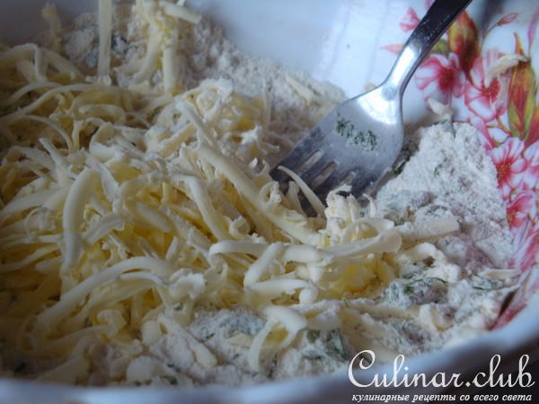Паприкаш с куриными фрикадельками и булочками