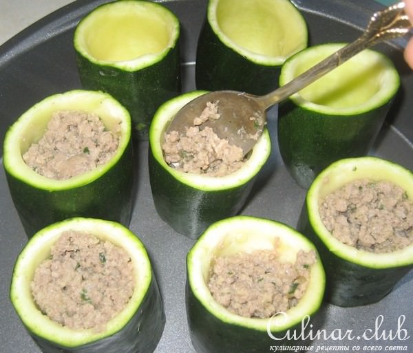 Кабачки, запеченные с фаршем