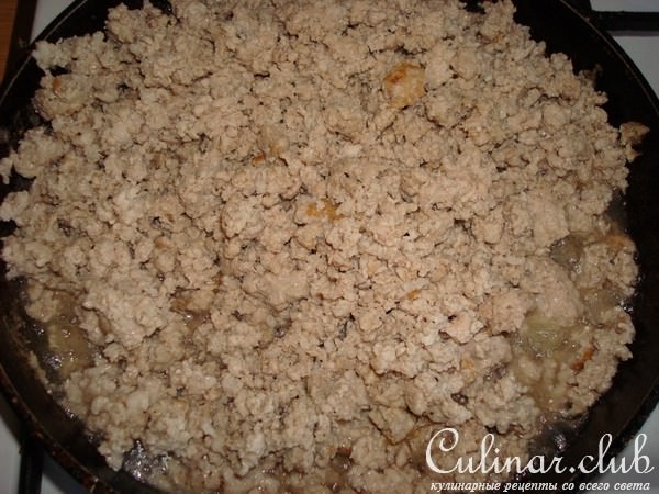 Картофель, запеченный с мясом и грибами