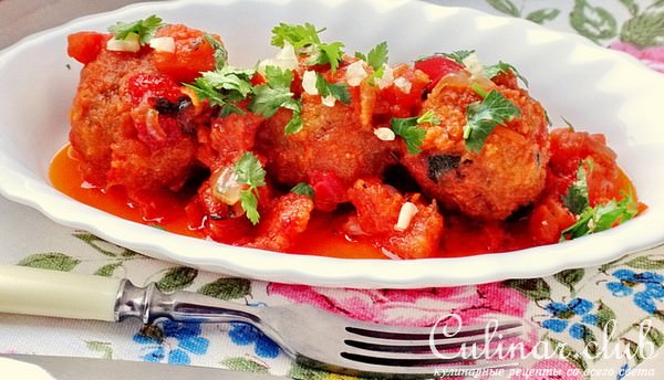 Мясные шарики с травами в томатном соусе