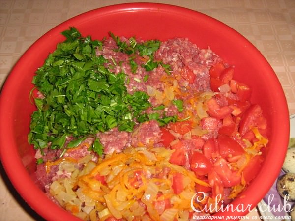 Мясное кольцо с перепелиными яйцами