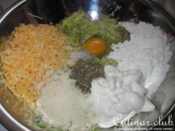 Кабачково-мясной рулет с баклажанами
