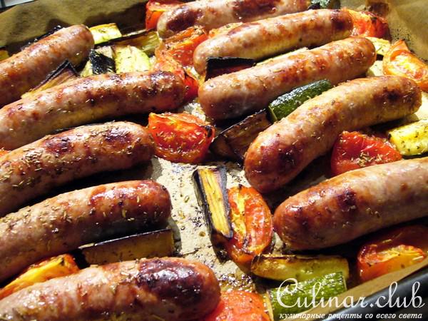 Колбаски, запеченные с овощами и розмарином "Воспоминание о лете"
