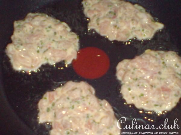 Рубленые котлеты из индейки со сметанно-маслиновым соусом