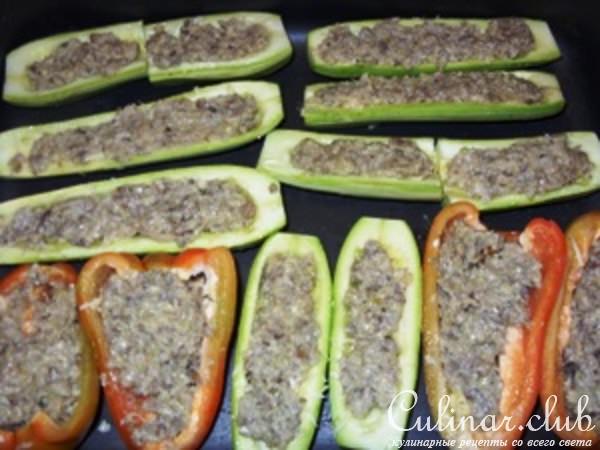 Куриные "бочонки" в кабачковых лодочках (или фаршированные кабачки)