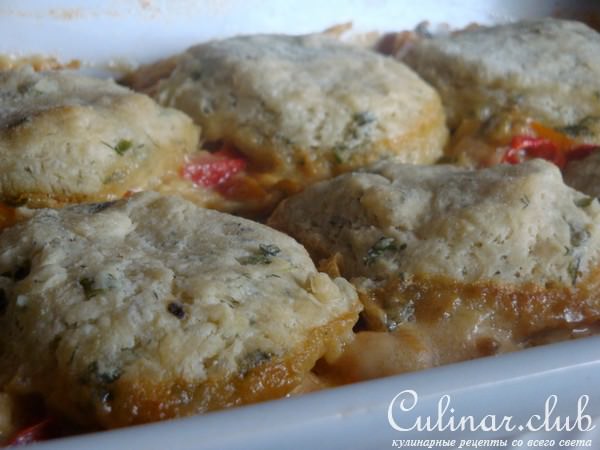 Паприкаш с куриными фрикадельками и булочками