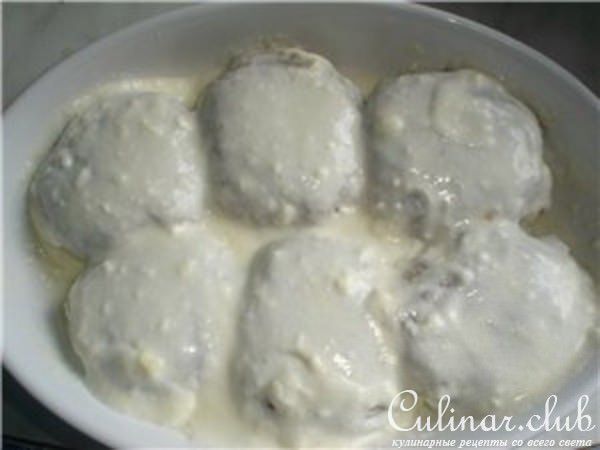 Зразы мясные под соусом бешамель