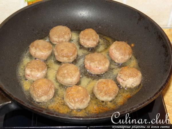 Жаркое из картофеля с мясными шариками и томатным соком