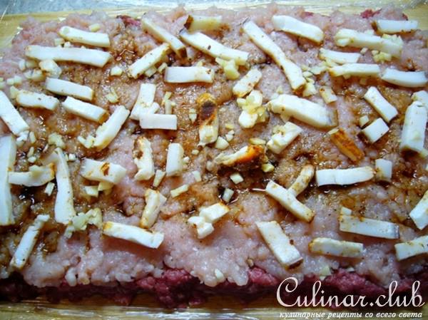 Мясной рулет из двух видов мяса