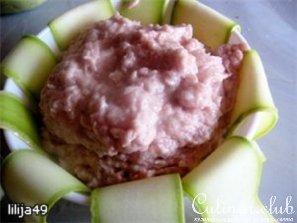 Шарлотка с кабачками и курицей