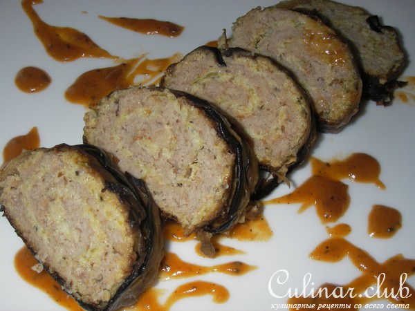 Кабачково-мясной рулет с баклажанами