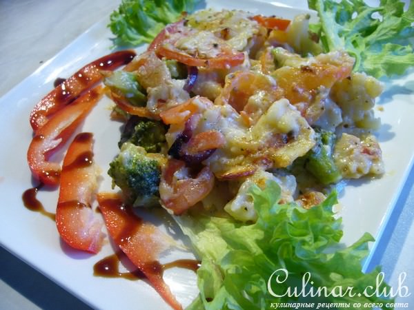 Фарфалле с песто, запеченные с овощами под соусом бешамель