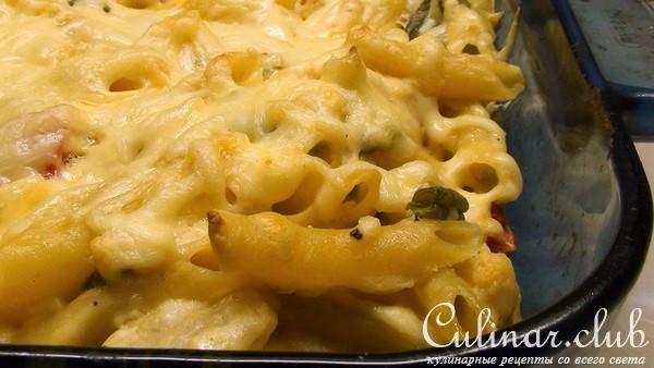 Макароны, запечённые с сырным соусом и цветной капустой.