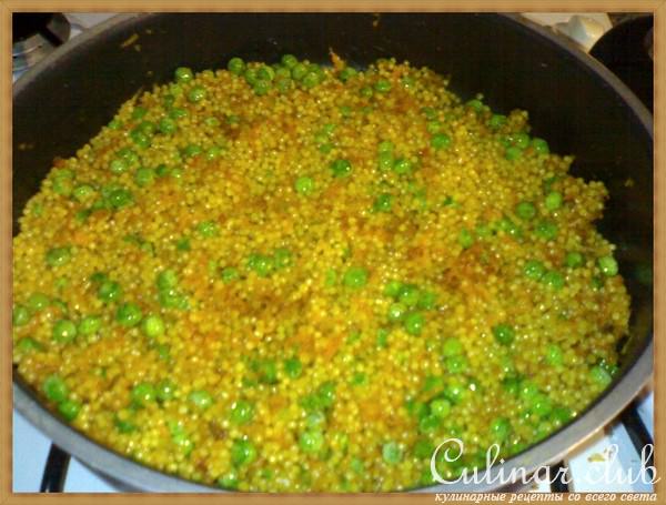 Плов из макарошек "кускус" с зеленым горошком (скоро-оперативный ужин,часть 1)