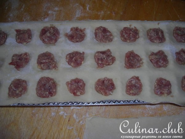 Равиоли с сырным соусом.