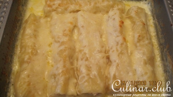Каннеллони с курицей, миндалем и сыром