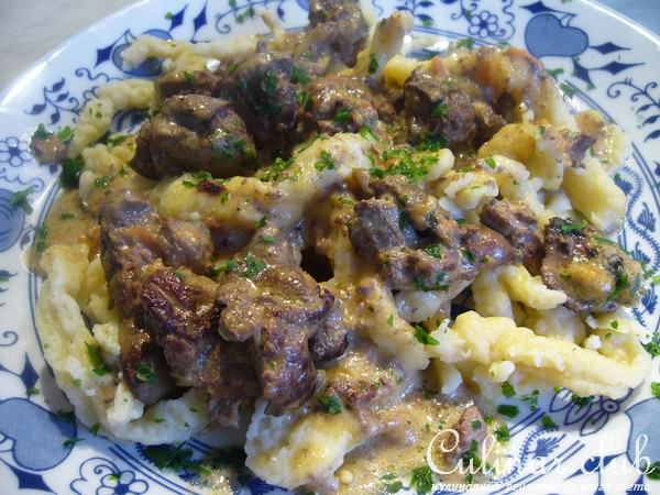 Клeкцки по-швабски (Sptzle) с печеночно-грибным рагу