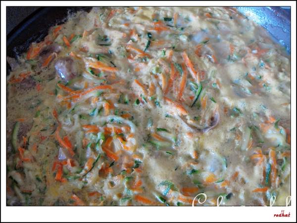 Макароны с овощами и куриной грудкой