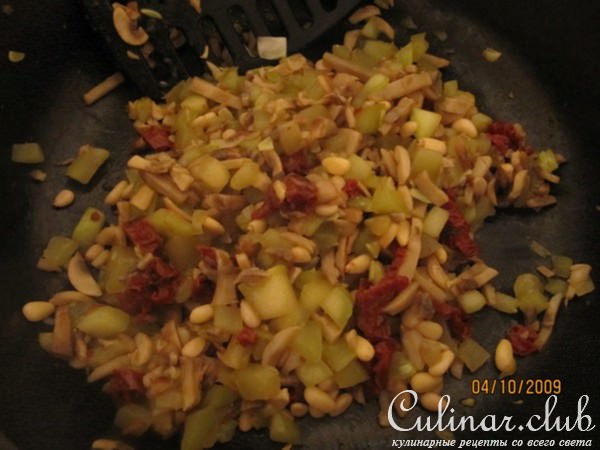 Каннеллони с цуккини, грибами и кедровыми орешками