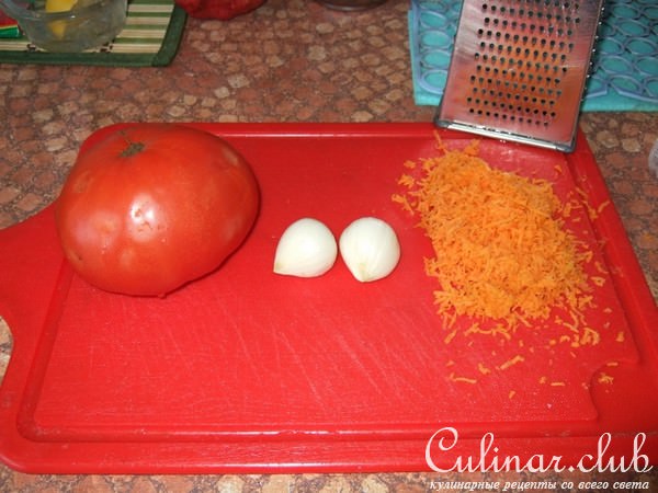 Мясо с макаронами в томатно чесночном соусе
