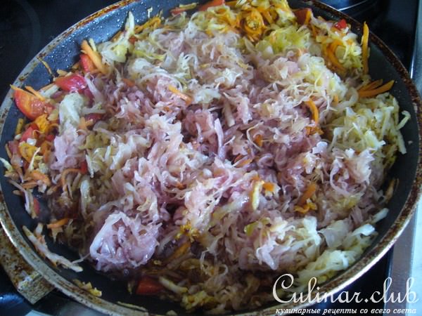Каннеллони с квашеной капустой под томатным соусом