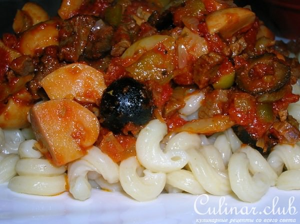 Спиральки с говядиной, грибами и соусом Маринара(упрощенным)