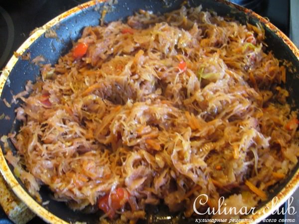 Каннеллони с квашеной капустой под томатным соусом