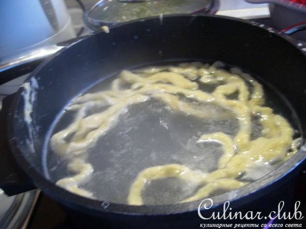 Клeкцки по-швабски (Sptzle) с печеночно-грибным рагу