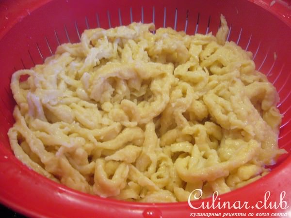 Шпетцле (Sptzle) с шампиньонами и сыром