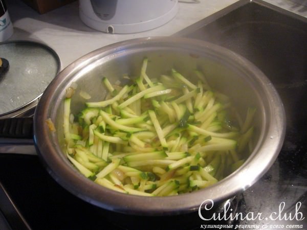 Спагетти с соусом из цукини