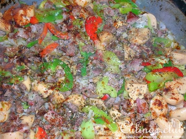 Спиральки с говядиной, грибами и соусом Маринара(упрощенным)