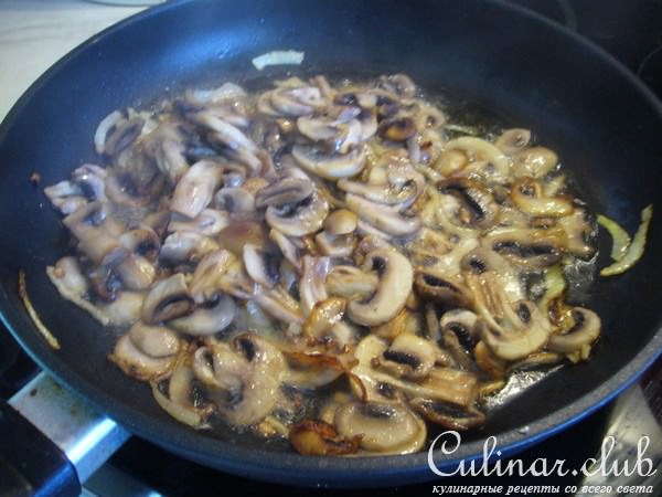 Шпетцле (Sptzle) с шампиньонами и сыром