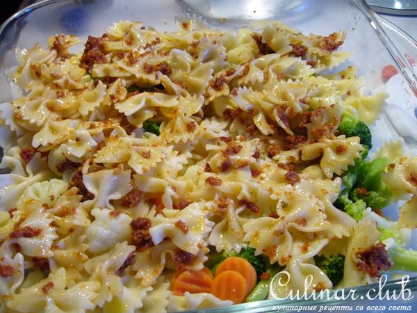 Фарфалле с песто, запеченные с овощами под соусом бешамель