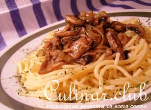    (Tagliatelle con funghi)