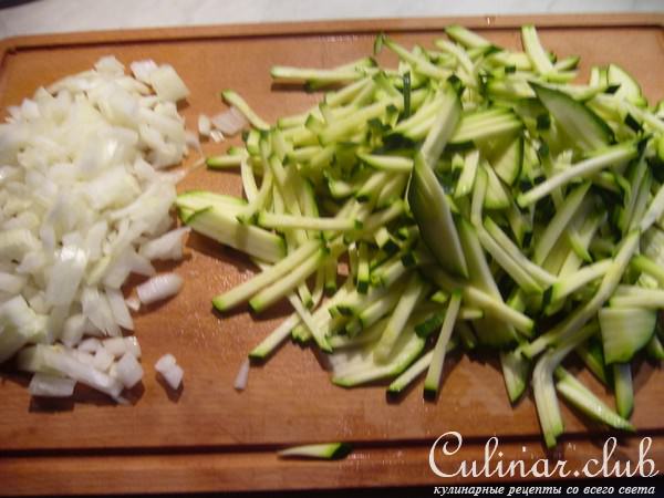 Спагетти с соусом из цукини
