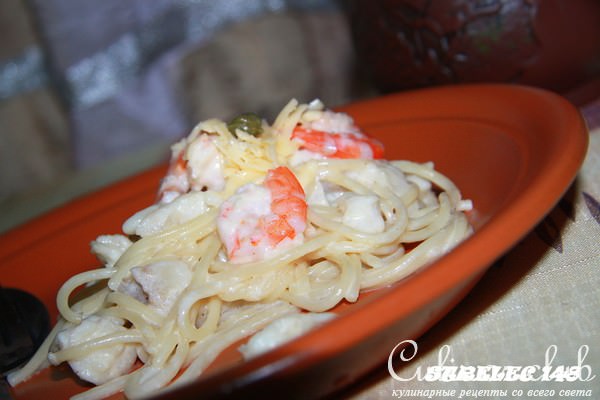 Быстрая паста (спагетти с морепродуктами в сливочном соусе).