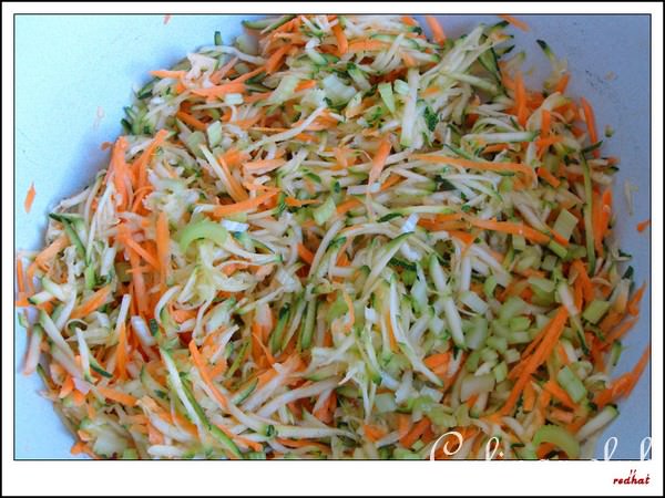 Макароны с овощами и куриной грудкой