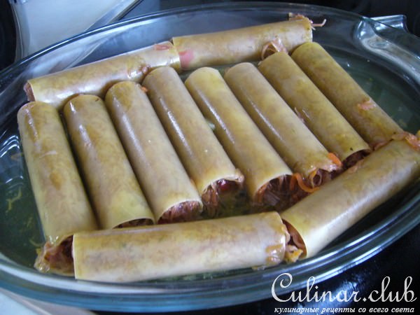 Каннеллони с квашеной капустой под томатным соусом