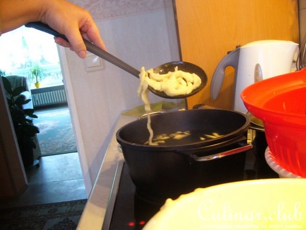 Клeкцки по-швабски (Sptzle) с печеночно-грибным рагу
