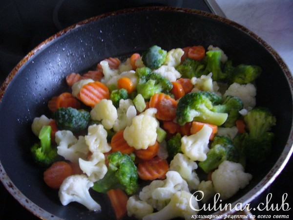 Фарфалле с песто, запеченные с овощами под соусом бешамель