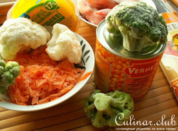 Лапша с овощами и креветками