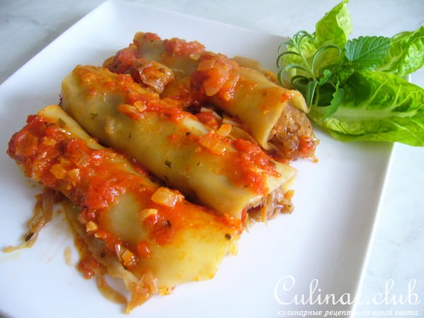Каннеллони с квашеной капустой под томатным соусом