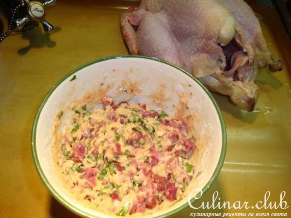 Курица с начинкой и лапшой