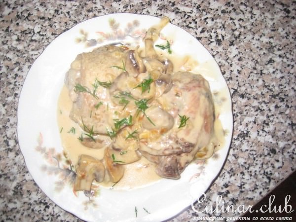 цыпленок в сметанно-сырном соусе