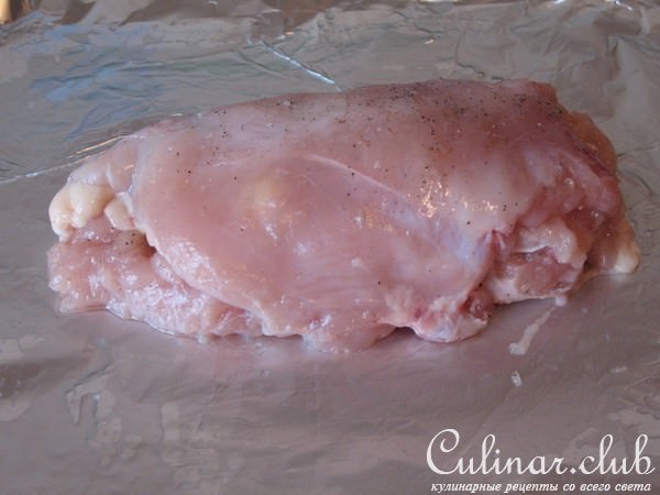 Куриный рулет с творогом и сыром